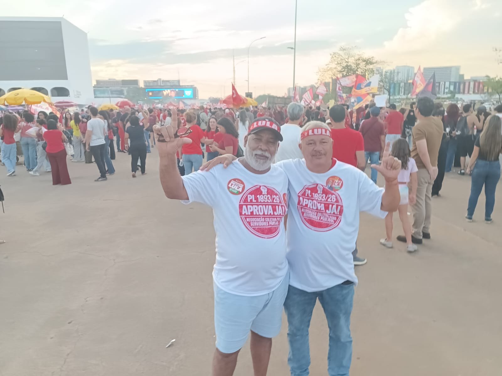 Vice-presidente do SINDISERF-RJ participa de ato em defesa da democracia em Brasília